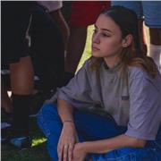 Professeure de Fle et d'Anglais, titulaire d'une Licence en Sciences du Langage.