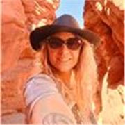 Psicopedagoga dicta clases de prácticas del lenguaje y matemáticas, nivel primario