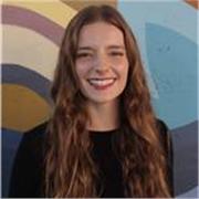 Tutora de inglés nativo con 1 año de experiencia ofrece clases particulares online.
