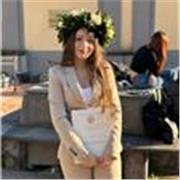 Ciao! Sono Teresa e sono qui per aiutarti a scoprire la bellezza della nostra lingua!