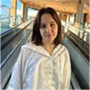 Studentessa universitaria C1 di inglese. Diplomata, certificazione Cambridge e numerose esperienze all’estero e come prof.

