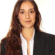 Maestra en Educación Primaria y especializada en Lengua y Literatura mediante la realización de un máster en didáctica específica.