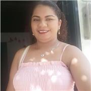 Profesora de apoyo para niños de forma presencial