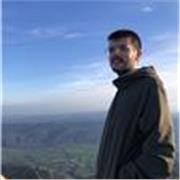 Soy una persona comunicativa y cercana, y me siento cómodo enseñando derecho civil y derecho penal.