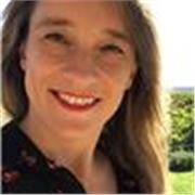 Publicista especializada en el desarrollo de marca, marketing, comunicación y promoción.  Branding y packaging. Diseño.