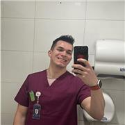 Me defino como buen profesional, tengo buena llegada y expreso muy claramente las ideas