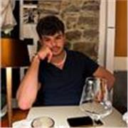 Ciao a tutti, mi chiamo Lorenzo, ho 24 anni e vivo a Roma. Laureato in scienze politiche con ottima base di liceo scientifico