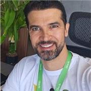 Online English classes are a flexible and effective way to learn the language in today’s digital world