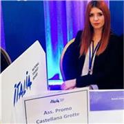 Profesora de inglés y italiano imparte clases a personas de todas las edades