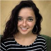 Laureanda in economia impartisce ripetizioni a studenti delle scuole medie e superiori