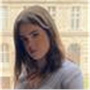 Studentessa universitaria offre aiuto compiti per studenti di scuole di primo e secondo grado.