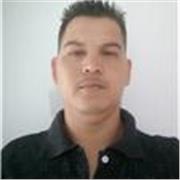 El profesor de sociales imparte clases a niños de todas las edades