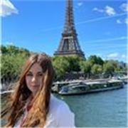 Studentessa di lingue, parlo inglese, spagnolo e sono Madrelingua italiana