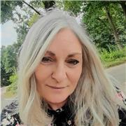 Hi, I'm a very patient and passionate English teacher.