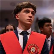 Soy una persona que destaca en conocimiento de historia e interesado en ella ,comprometido, y competente a la hora de explicar