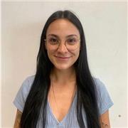 Profesora de catalán que imparte clases particulares a niños de primaria y la ESO