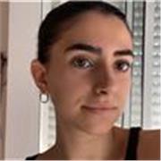 Estudiante de enfermería imparte clases de biología e inglés