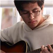 Aprende guitarra clásica: Clases adaptadas a tu ritmo por músico titulado