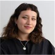 Tutrice équatorienne/américaine avec 2 ans d'expérience dans l'enseignement de l'anglais et un certificat TEFL