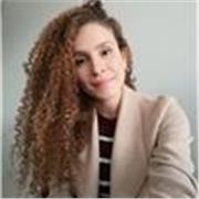 Profesora de ciencias sociales, humanidades y castellano imparte clases a niños, niñas y adolescentes