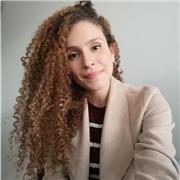 Profesora de ciencias sociales, humanidades y castellano imparte clases a niños, niñas y adolescentes