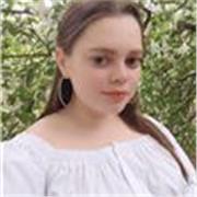 Soy una joven profesora de ruso. El ruso es mi lengua materna, por lo que siempre se puede practicar conmigo su discurso y escuchar la pronunciación correcta