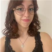 Offro lezioni private a bambini elementari e medie. Possiedo un metodo paziente e chiaro, adattato al livello dello studente.