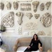 Titulada en Artes Aplicadas al Muro y en el Grado de Artes de la UOC también he recibido formación en talleres.