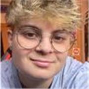 Profesora de repaso que imparte clases de manera online y presencial.