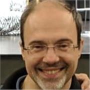 Chimico che lavora in laboratorio di chimica analitica impartisco lezioni di chimica generale e analitica