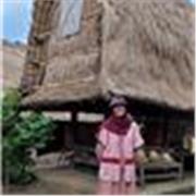 Als Muttersprachlerin des Indonesischen biete ich einen dynamischen und unterhaltsamen Indonesischkurs mit verschiedenen Themen an