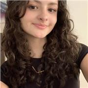 Como profesora de inglés, mi enfoque se centra en crear un ambiente positivo y motivador que fomente el aprendizaje.