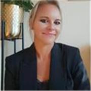 I am an easy going person with a bubbly personality who has a huge passion for languages. Having learned eight languages on my own, I am willing to help people improve their language skills. I can teach the basics but I also offer conversation sessions wh