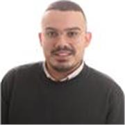 Enfermero, profesor universitario e investigador predoctoral con experiencia docente