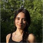 Profesora de diferentes técnicas artísticas como dibujo, pintura y audiovisuales, apta para todas las edades y niveles