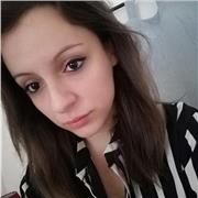 Studentessa universitaria al terzo anno impartisce lezioni di psicologia