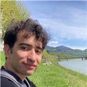 Enseignant en langue française et titulaire d'un master en FLE, j'accompagne les apprenants de manière ludique et instructive