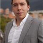 Soy el profesor diferente, mi metodología es de aprender y no estudiar, aprender un idioma debe ser divertido y retador 