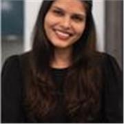 Experienced English tutor helping you speak confidently and fluently