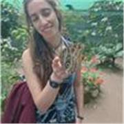 Profesora de inglés para peques y adultos en Gijón. Enfoque dinámico, práctico y divertido.