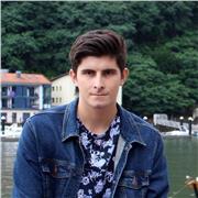 Fisico imparte clases de física y matemáticas