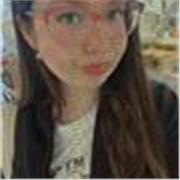 Ofrezco clases personalizadas adaptadas al nivel, objetivos y ritmo de cada estudiante. Trabajo la conversación, la gramática y la