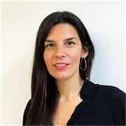 Soy licenciada en Filología inglesa y tengo el CAP aunque actualmente no ejerzo de profesora. Sé adaptar el nivel a todos los tipos de alumn@s y lo más importante en mis clases es que los alumnos aprendan divirtiéndose
