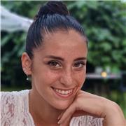 Studentessa di lingue all’università offre aiuto compiti e ripetizioni in materie linguistiche e umanistiche