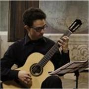 Laureato in chitarra offre lezioni