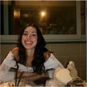 Diplomata in lingue impartisce lezioni di inglese francese italiano a studenti delle scuole medie e superiori, aiuto compiti