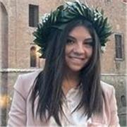 Laureata in lingue, madrelingua italiana. Impartisco lezioni di italiano