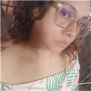 Profesora de apoyo escolar, de manera virtual