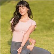 Clases de vinyasayoga Y adultos mayor en silla