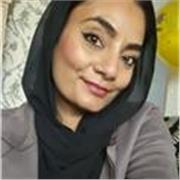 Supportive multilingual teacher helping beginners build confident English.